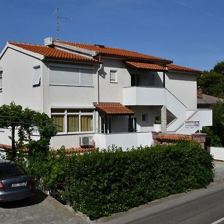 Apartments Josip Rab Town Exterior photo
