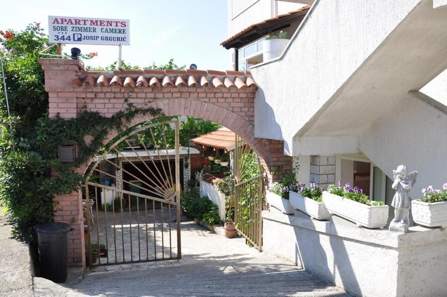 Apartments Josip Rab Town Exterior photo