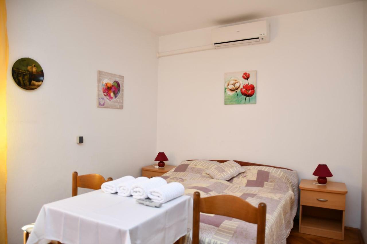 Apartments Josip Rab Town Exterior photo