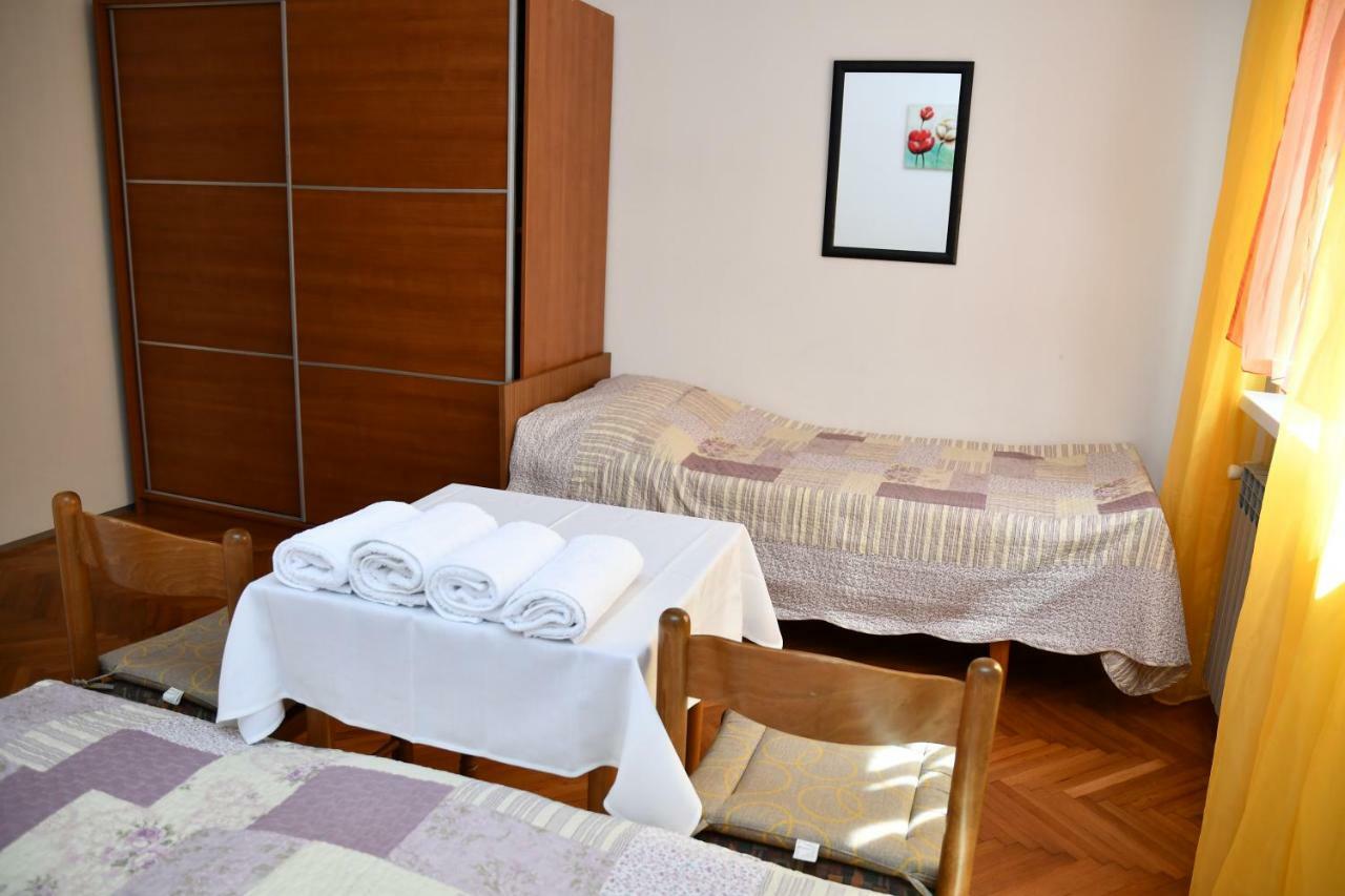 Apartments Josip Rab Town Exterior photo