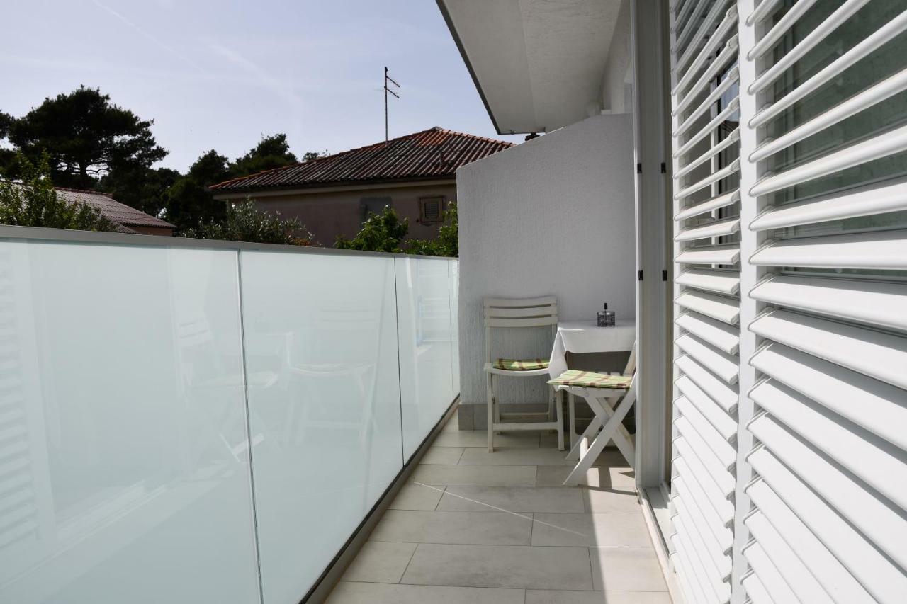 Apartments Josip Rab Town Exterior photo