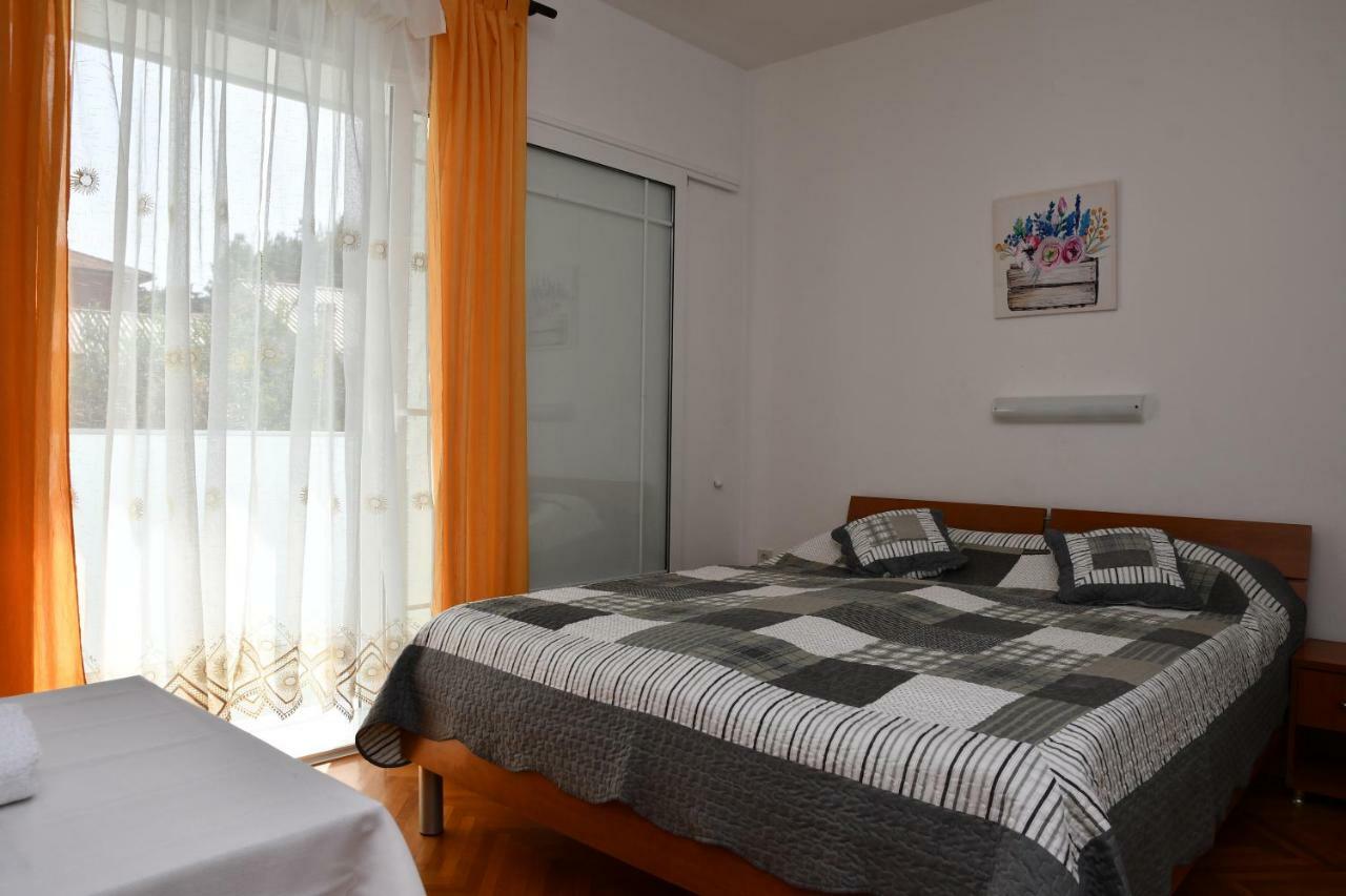 Apartments Josip Rab Town Exterior photo