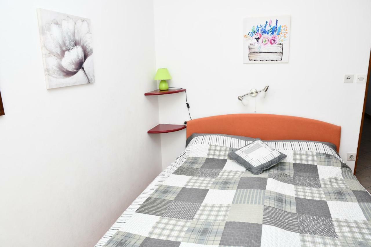 Apartments Josip Rab Town Exterior photo