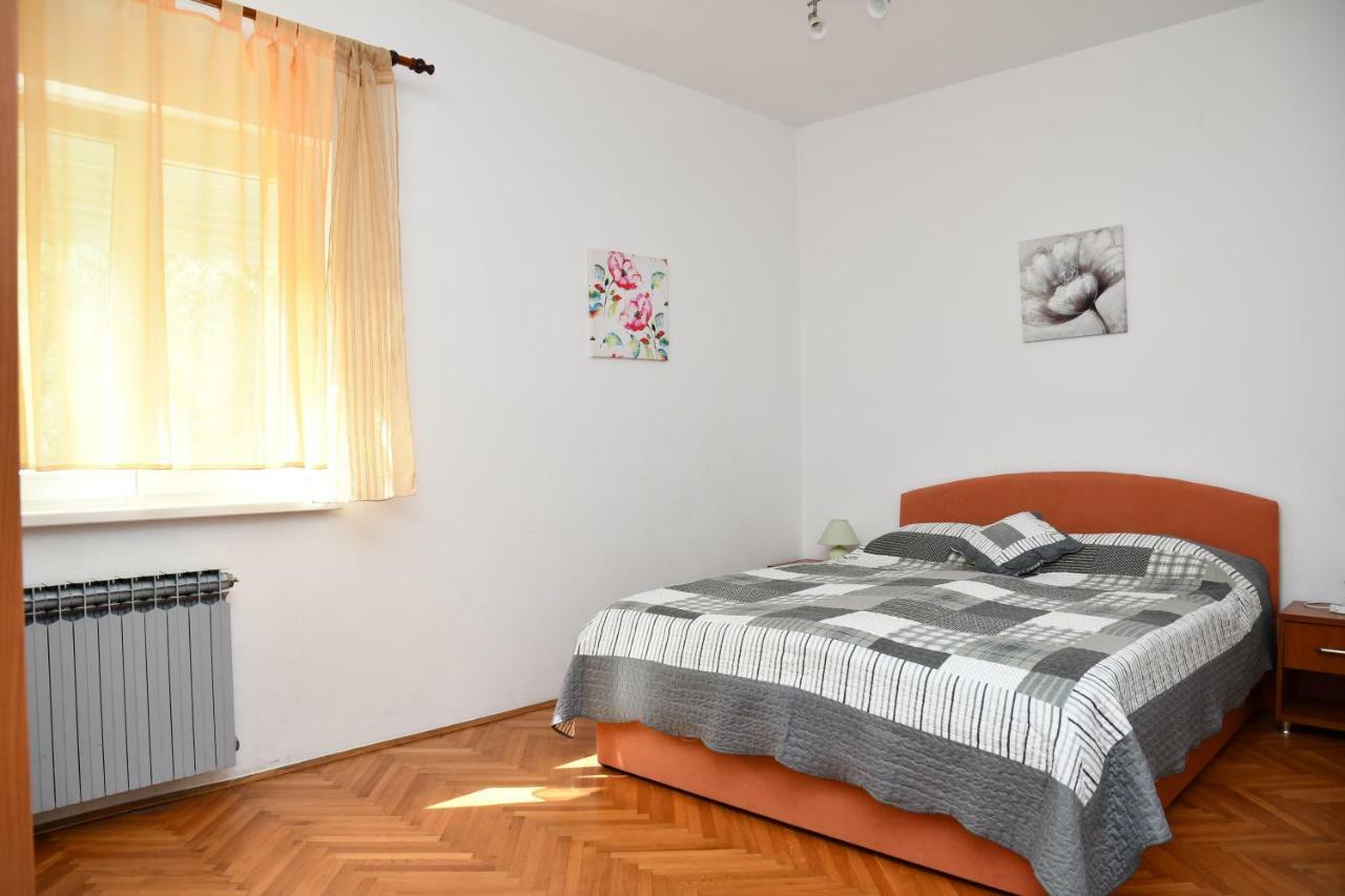 Apartments Josip Rab Town Exterior photo