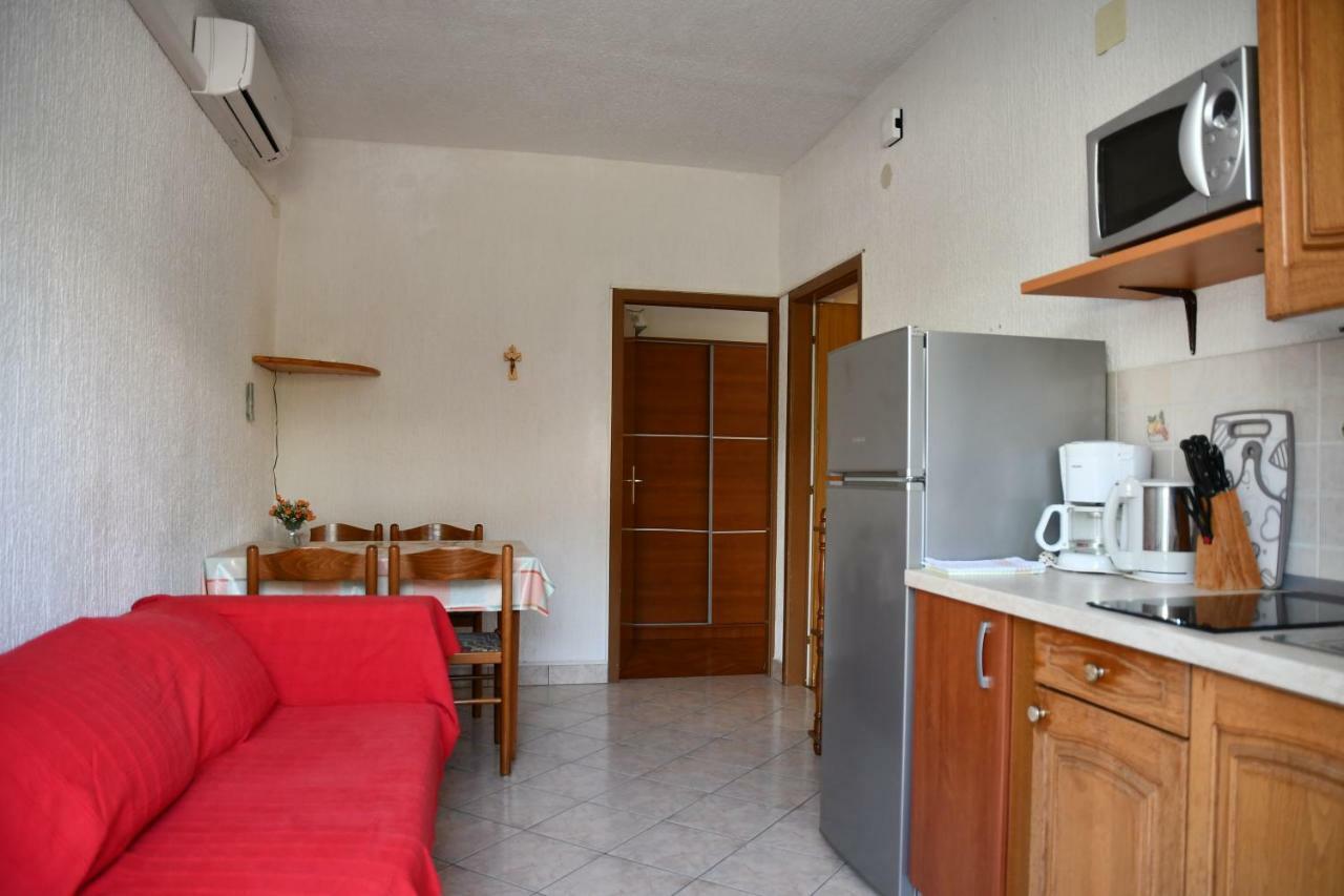 Apartments Josip Rab Town Exterior photo